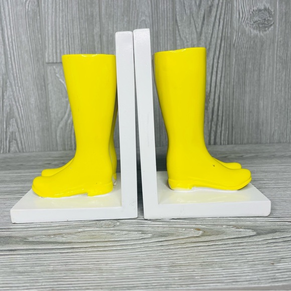 Yellow rain boot book end pair whimsical unique table decor book shelf statues - Picture 4 of 14